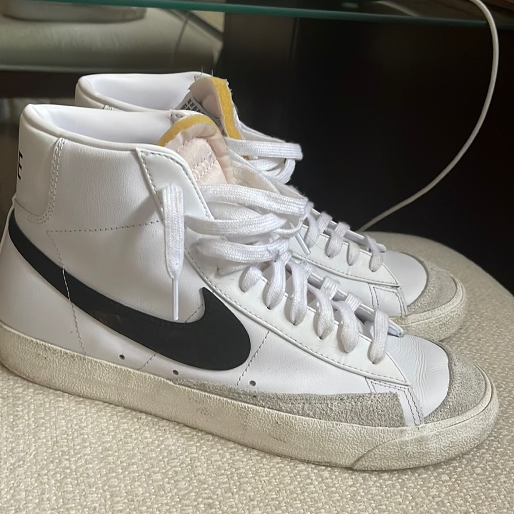 Nike blazers size 9      8/10 condition